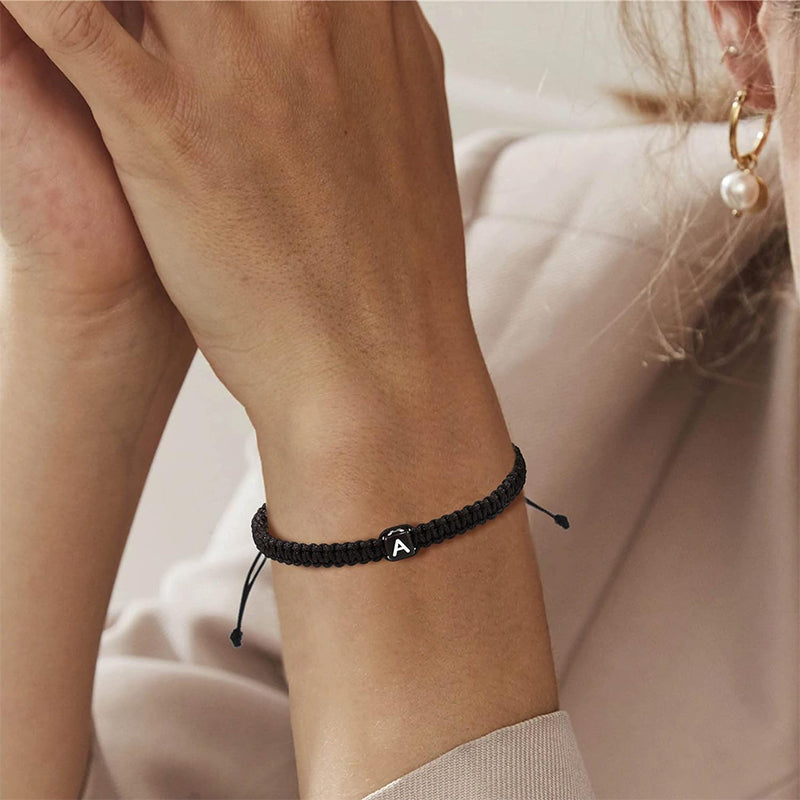 Benutzerdefiniertes Buchstabenarmband