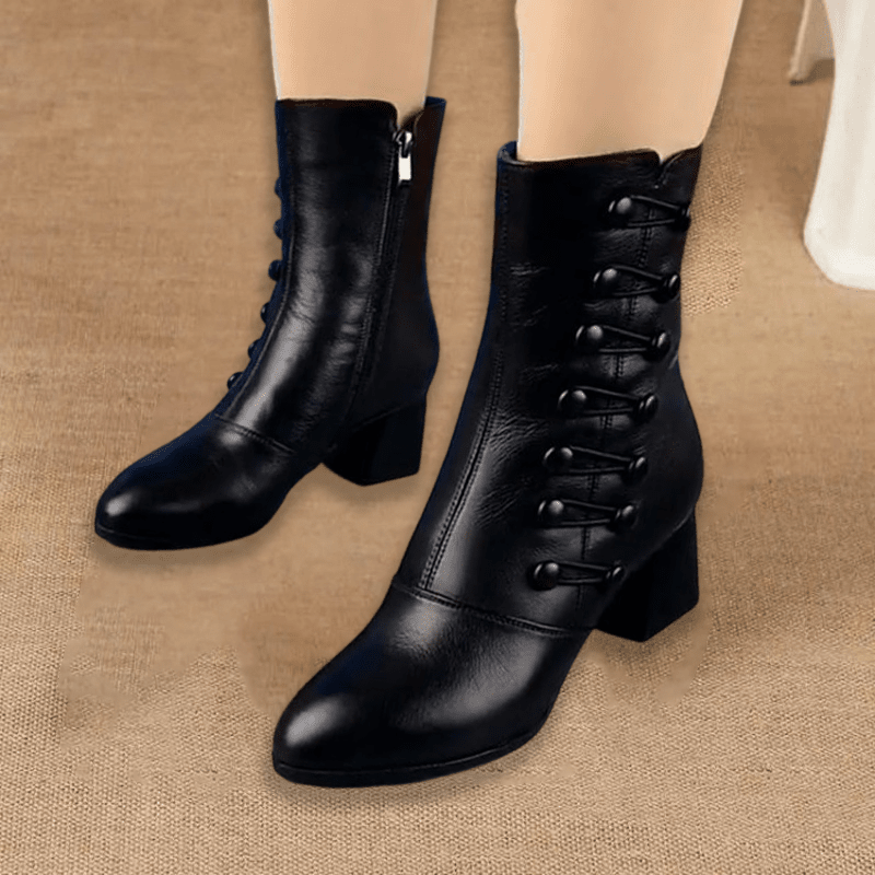 Warme Lederstiefel mit seitlichem Knopf